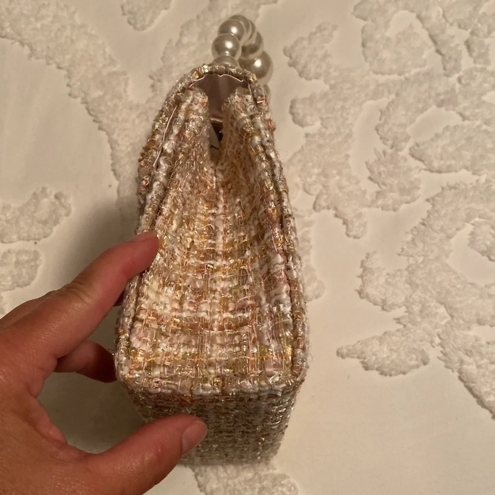 NWT handbag. Neutral colors with a bit of sparkle - Picture 2 of 4
